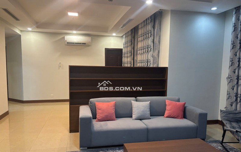 Cho thuê căn hộ R1 Royal city- 150m2, 3 PN, Nội thất mới 100%