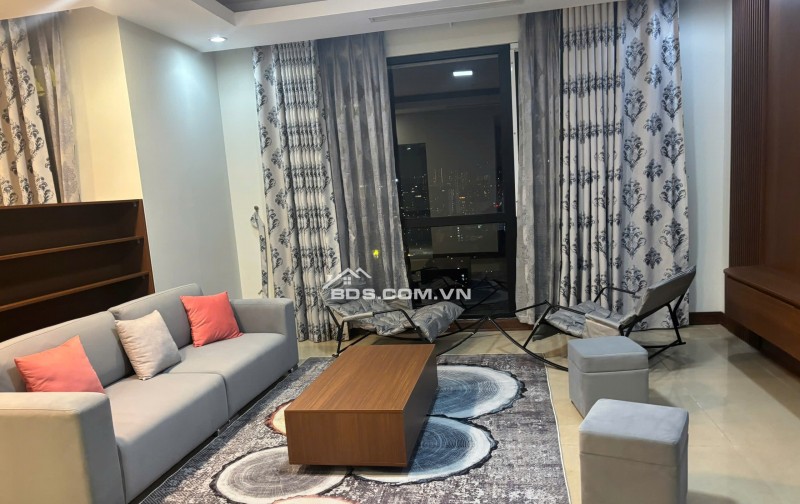 Cho thuê căn hộ R1 Royal city- 150m2, 3 PN, Nội thất mới 100%