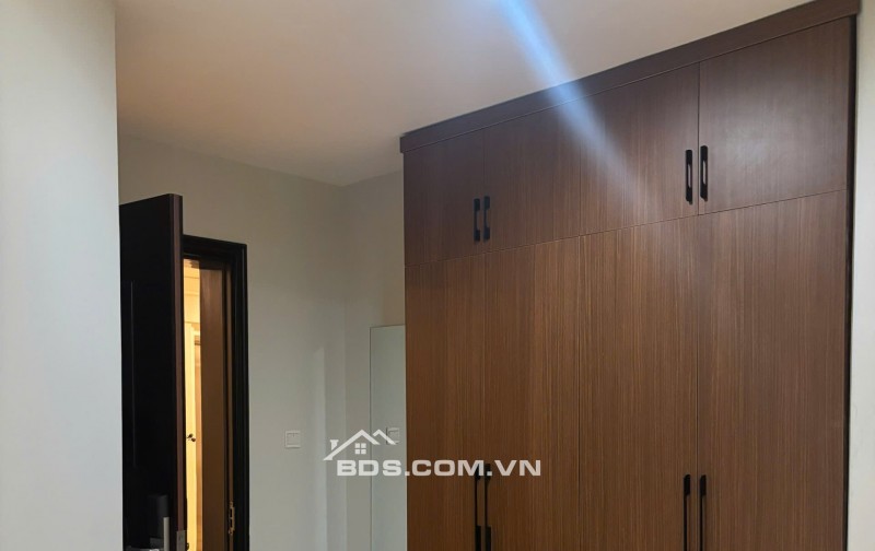 Cho thuê căn hộ R1 Royal city- 150m2, 3 PN, Nội thất mới 100%