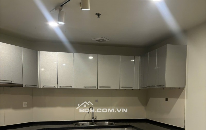 Cho thuê căn hộ R1 Royal city- 150m2, 3 PN, Nội thất mới 100%