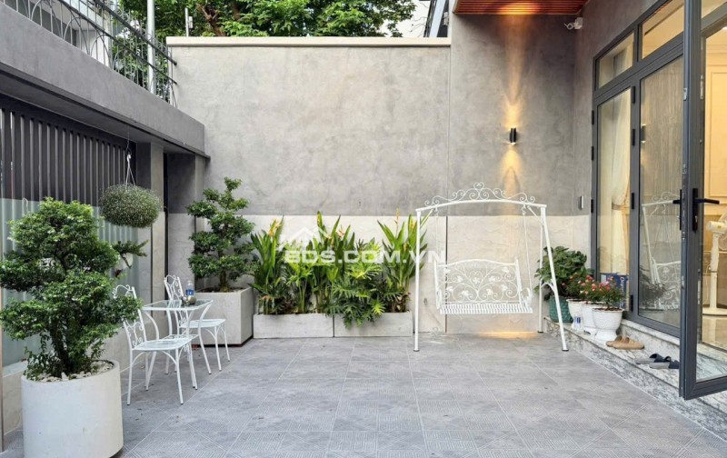 Bán Gấp Nhà Mặt Tiền khu Họ Lê, Tân Phú, Ngang 9m x 18m, 4 Tầng, chỉ 23.X Tỷ