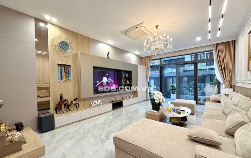 Bán Gấp Nhà Mặt Tiền khu Họ Lê, Tân Phú, Ngang 9m x 18m, 4 Tầng, chỉ 23.X Tỷ