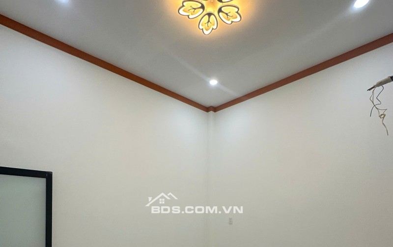 CĂN NHÀ CẤP 4 SÁT ỦY BAN CHÁNH PHÚ HÒA – 165 M2 SHR 1TY 7XX. LH:0868673151.