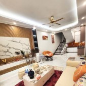 Bán Nhà Gần Phố, Trung Kính, Cầu Giấy 32m, 5 tầng, mt 8m, giá 11.95 tỷ.