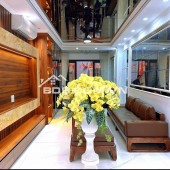 Bán Nhà Phố VIP Ngọc Khánh, Ba Đình 53m, 6 tầng, mt 4.6m, giá 16.3 tỷ.