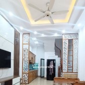 NHÀ ĐẸP–FULL NỘI THẤT–NGÕ NÔNG Ô TÔ–50M RA ĐƯỜNG Ô TÔ TRÁNH–P. THẠCH BÀN–GIÁ CHỈ 5.XX TỶ
