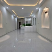 Bán nhà mặt phố Kha Vạn Cân, Linh Trung, Thủ Đức, TP HCM. DT 120m2, 2 tầng. Giá 9.35 tỷ