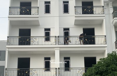2căn liền kề 10m xây thô mặt tiền đường Tân Liêm, mở trường học, phòng cho thuê