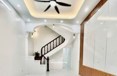 BÁN NHÀ 2.468 TỶ 3 TẦNG 58M2 ( HƯỚNG NAM ) NGÕ ĐẶNG VIỆT CHÂU