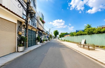Chỉ 8 tỷ hơn có nhà mặt phố kênh Tham Lương 66m2 4 tầng mới ở và KD sát Emart 2.