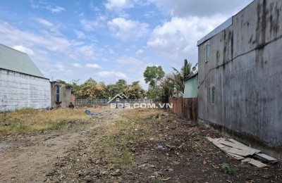 Cho thuê Đất Mặt Tiền:2.700m2 - 50tr/tháng - mặt sau đất rộng: 44m