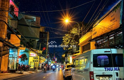 Bán nhà MTKD ngay chợ Nguyễn Tư Giản 80m2 6 lầu đẹp có thang máy KD đa nghề 14.5 tỷ.