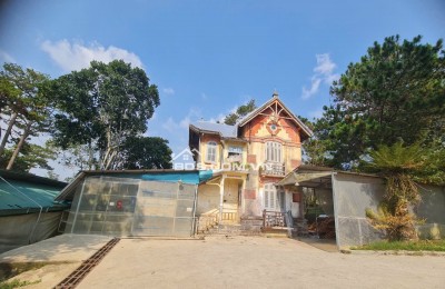 BIỆT THỰ PHÁP CỔ TTTP ĐÀ LẠT 1800M2 PHÁP LÝ RÕ RÀNG 75 TỶ. LH:0909267003.
