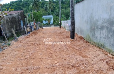 HIẾM CÓ KHÓ TÌM - CẮT LỖ BÁN GẤP LÔ ĐẤT VÀNG 561M2 NGAY CÁP TREO HÒN THƠM- PHÚ QUỐC