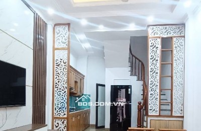NHÀ ĐẸP–FULL NỘI THẤT–NGÕ NÔNG Ô TÔ–50M RA ĐƯỜNG Ô TÔ TRÁNH–P. THẠCH BÀN–GIÁ CHỈ 5.XX TỶ