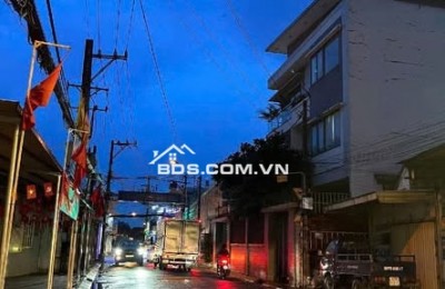 + MỚI NHÀ VƯỜN LÀI QUẬN 12
+ Dt : 4.6m x 37m 172m2
+ Kc : 2 tầng 4 Pn 3vs
+ Giá : 11.8 Tỷ
