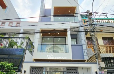 Bán nhà mặt phố đường Trường Lưu, Q9, Thủ Đức, TP HCM. DT 50m2, 3 tầng, SH. Giá 4,7 tỷ.