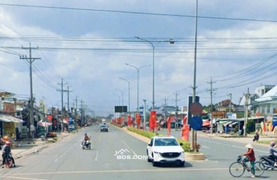 BÁN LÔ ĐẤT MẶT TIỀN QL13 NGAY NGÃ 4 TRUNG TÂM CHƠN THÀNH