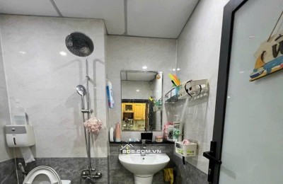 77m2, Căn góc, 2PN, 2WC, C/c Hoa Sen, Lạc Long Quân giá 10tr5/th.