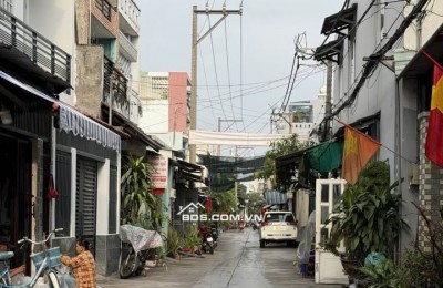 SIEU HOT  NHÀ CHUẨN  LÊ VĂN KHƯƠNG QUẬN 12
+ Dt : 4.4m x 15m 63m2
+ Kc : 3 tầng 3pn
+ Giá : 7 Tỷ
