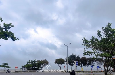 bán dất MT TRẦN ĐÌNH TRI cách biển NGUYỄN TẤT THÀNH chỉ 50m