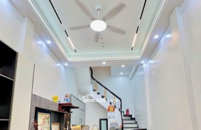 CHỦ MÓT BÁN - NGÃ TƯ SỞ - HƠN 5 TỶ - Diện tích 32m2 x 5 tầng NHÀ ĐẸP Ở NGAY!Chủ nhà cán bộ chuyển công tác, cần thanh khoản cực gấp