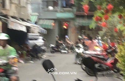 BÁN GẤP NHÀ BÀ HẠT Q10 GẦN ĐƯỜNG XE HƠI CÁCH VÀI BỨOC CHÂN. LH:0909304773
