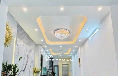 Nhỉnh 8T - Ngay sát KĐT Đại Kim - Đại Từ - DT 40m - nhà xây mới 6 tầng, thang máy, ngõ thông ô tô đô ngay nhà- vài bước ra mặt phố.