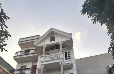 CHÍNH CHỦ CẦN BÁN GÂP ĐẤT MẶT PHỐ THẠCH BÀN 38M2 MẶT TIỀN 3.5M  VI TRÍ CỰC HIẾM . MỘT LÔ DUY NHẤT CÒN SÓT LẠI KHÔNG TIM THẤY LÔ THƯ 2 Ạ