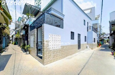  Nhà đẹp – vị trí kinh doanh cực tốt hẻm 1147 Huỳnh Tấn Phát, Quận 7