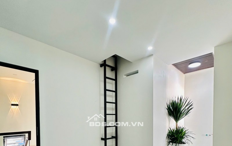 BÁN NHÀ SIÊU ĐẸP 2.95 TỶ 3 TẦNG 65M2 TRUNG TÂM ĐƯỜNG VỊ XUYÊN