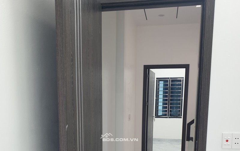 BÁN NHÀ XÂY MỚI 2.6 TỶ 3 TẦNG 47M2 NGÕ RỘNG NGẮN CÙ CHÍNH LAN