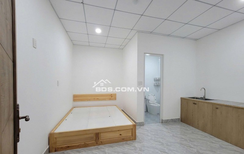 Mặt tiền KD ngay chợ Phạm Văn Bạch 7 tầng ngang 10m 300m2 50PN TN 300tr T.máy chỉ 75 tỷ.