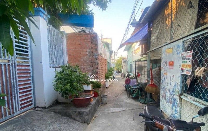 Bán đất 134m2 ( 50m2 là thổ cư )  tặng nhà cấp 4 ngay HTP Nhà Bè