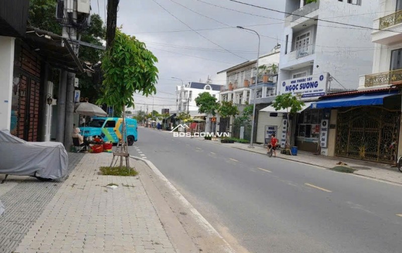BÁN NHÀ CẤP 4 HOÀN CÔNG - FULL THỔ CƯ - SỔ HỒNG RIÊNG - HẺM CÀ PHÊ GÓC PHỐ, HÓC MÔN