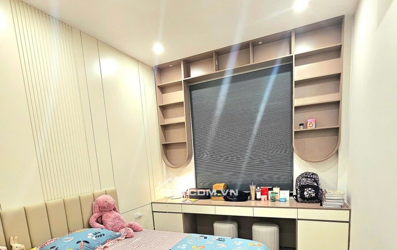 BÁN NHÀ 41M TRƯỚC NHÀ Ô TÔ TRÁNH XE MÁY -NHÀ ĐẸP GẦN TRƯỜNG CHINH – NGÕ THÔNG – 2 THOÁNG TRƯỚC SAU – CHỦ XÂY CHẮC CHẮN