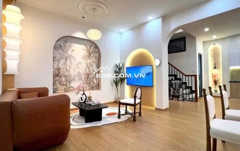  Nhà đẹp trung tâm Nguyễn Văn Linh – Chỉ cần xách vali vào ở!