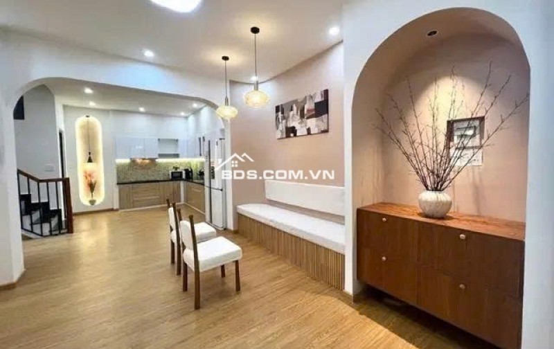  Nhà đẹp trung tâm Nguyễn Văn Linh – Chỉ cần xách vali vào ở!