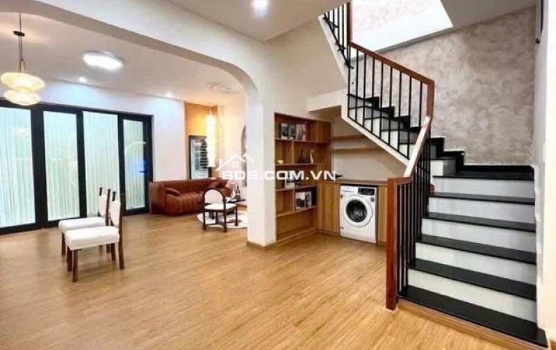  Nhà đẹp trung tâm Nguyễn Văn Linh – Chỉ cần xách vali vào ở!