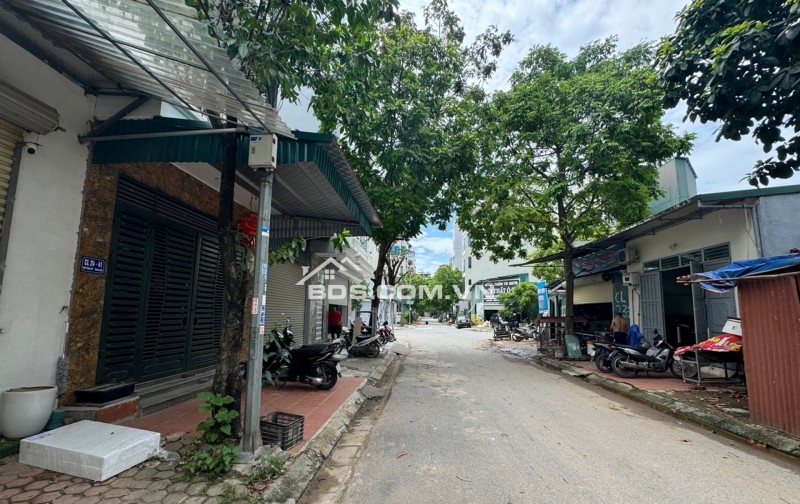 Bán Nhà Hoàng Liệt - CHỈ HơN 18 Tỷ  -Thang máy -vài bước ra mặt phố (sau QH QL1A rộng 90M) - Cách các trường ĐH BÁCH - KINH - XÂY Khoảng 3Km .