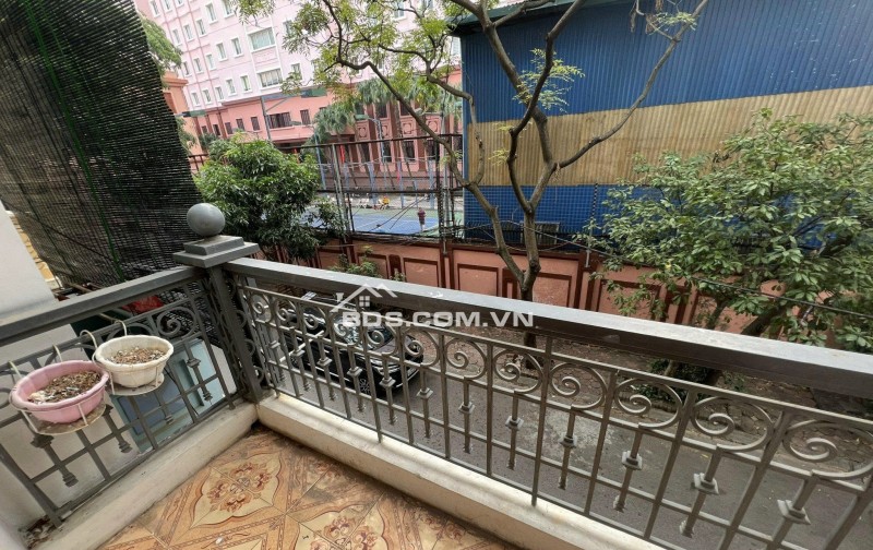 Cho thuê nhà nguyên căn 5 tầng, 6 ngủ, 5WC phố Hoàng Sâm hợp ở gia đình, làm văn phòng...0354229554