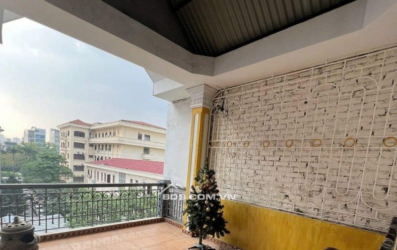 Cho thuê nhà nguyên căn 5 tầng, 6 ngủ, 5WC phố Hoàng Sâm hợp ở gia đình, làm văn phòng...0354229554