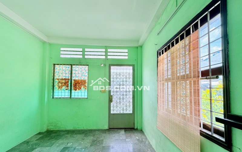 Nhà Hoàng Hoa Thám  Căn góc 2 mặt thoáng - Vài bước ra mặt tiền hẻm xe hơi