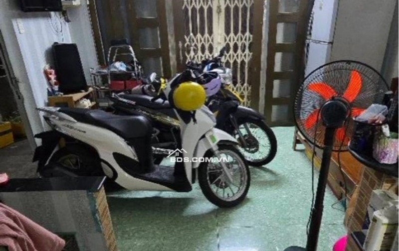 Nhà trong hẻm, đang cho thuê cố định 15tr 6PN - Chủ đang ở Mỹ