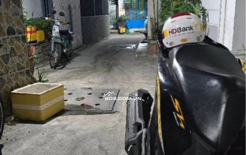 Nhà trong hẻm, đang cho thuê cố định 15tr 6PN - Chủ đang ở Mỹ