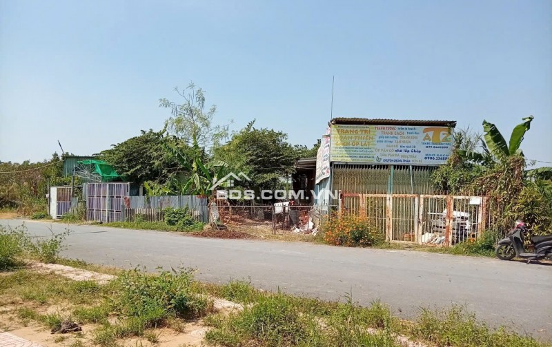 BÁN 500M ĐẤT TẠI CẦN THƠ, CÓ KHO SẲN BAO QUANH ĐẤT, MẶT TIỀN 27M, MẶT LỘ NHỰA 18M. LH:0798441899