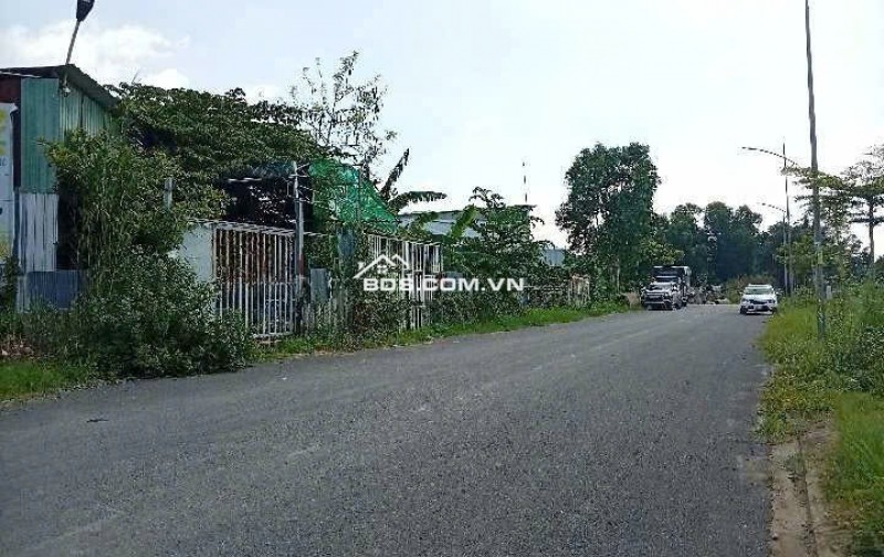 BÁN 500M ĐẤT TẠI CẦN THƠ, CÓ KHO SẲN BAO QUANH ĐẤT, MẶT TIỀN 27M, MẶT LỘ NHỰA 18M. LH:0798441899