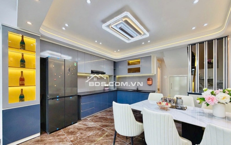 SIÊU PHẨM NGAY PHƯỜNG 10(CŨ)-10PHÚT DI CHUYỂN ĐẾN SÂN BAY  -NHÀ NỞ HẬU- 5 TẦNG BTCT- TẶNG FULL NỘI THẤT