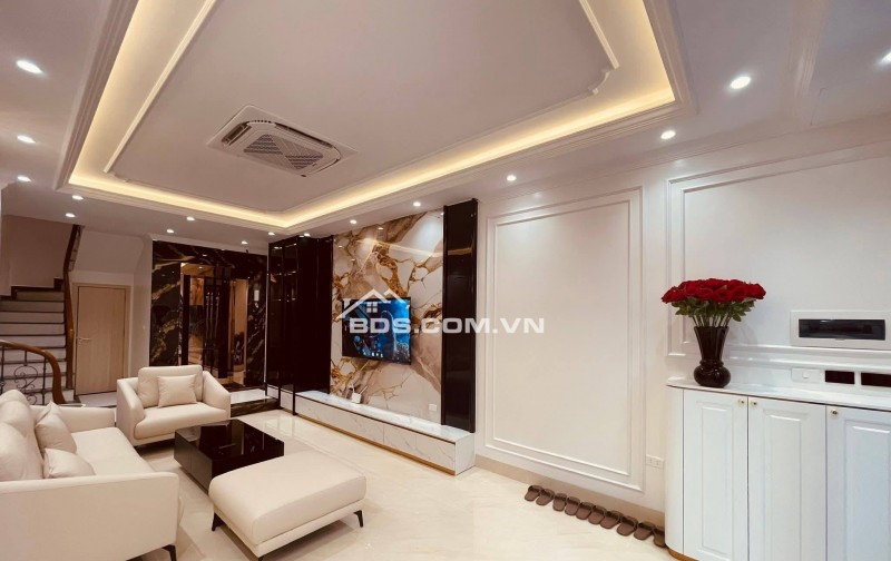 Bán Nhà Ô TÔ Đỗ Cửa, Gần Phố Giáp Bát, Hoàng Mai 43m, 6 tầng, giá 18 tỷ.