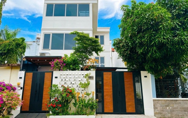 BIỆT THỰ SÂN VƯỜN KHU BỘ CÔNG AN Q7 - 3 TẦNG - 9X17M - 18,5 TỶ. LH:0904523367 (Phương Nhà Nhiều).